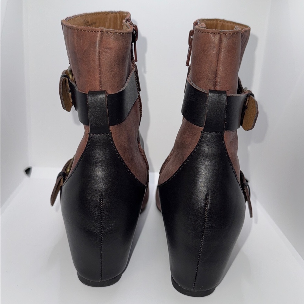 Comfortiva Ramika Leather Wedge Ankle Boots w Buckles Women’s 10 - Picture 3 of 9